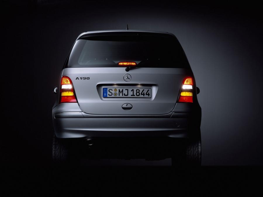  Mercedes-Benz A190 L 2000 года  (фото 10 из 19)